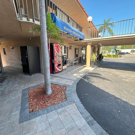 Tarpon Shores Inn Тарпон Спрингс Екстериор снимка