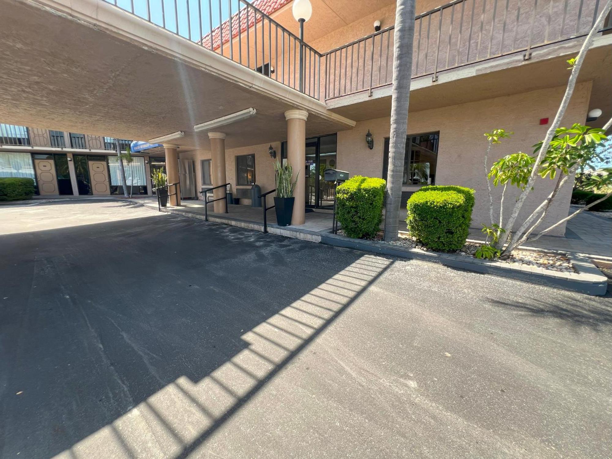 Tarpon Shores Inn Тарпон Спрингс Екстериор снимка