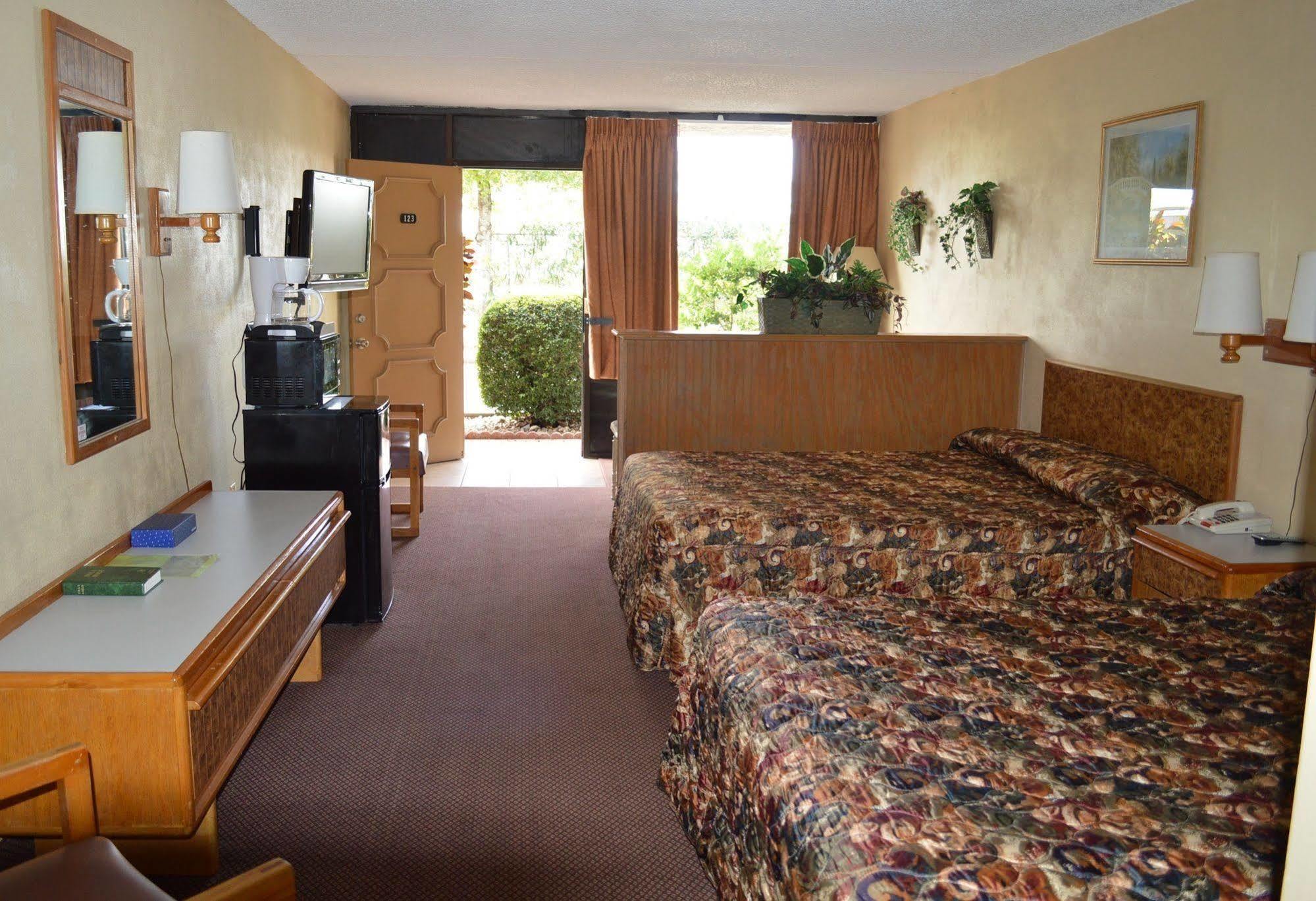 Tarpon Shores Inn Тарпон Спрингс Екстериор снимка
