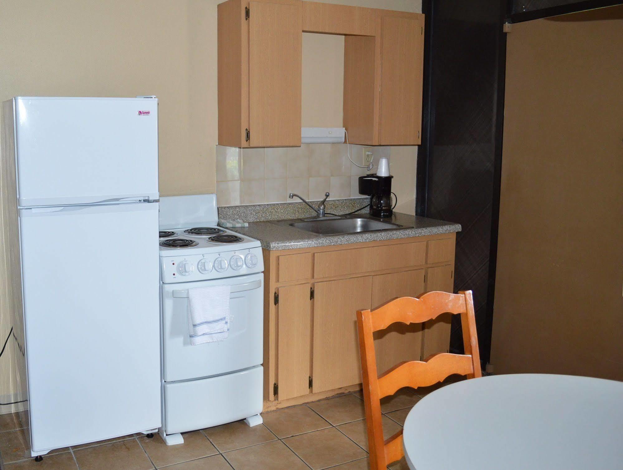 Tarpon Shores Inn Тарпон Спрингс Екстериор снимка