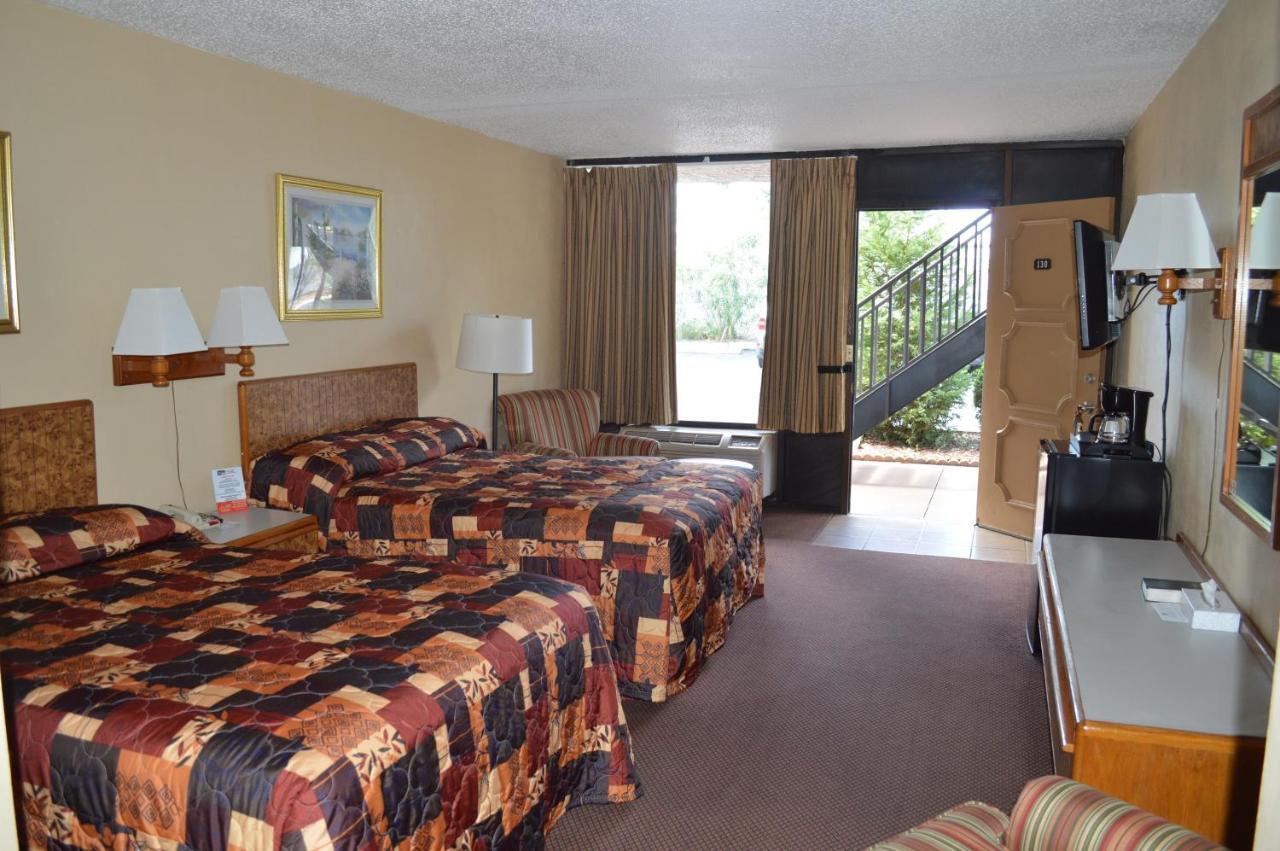 Tarpon Shores Inn Тарпон Спрингс Екстериор снимка